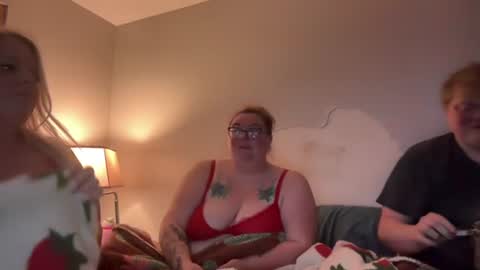 Snapshot of bbwqueen216 chatting on 07-12-26, 03:52 bbwqueen216 online show from 07-12-26, 03:52