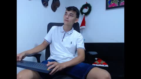 Snapshot of bby_liamm chatting on 01-01-25, 01:37 bby liamm online show from 01-01-25, 01:37