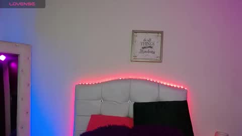 Snapshot of bdsmelapetite chatting on 10-27-25, 04:05 Ela online show from 10-27-25, 04:05