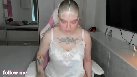 Snapshot of be_lek chatting on 10-15-25, 11:10 Enigma online show from 10-15-25, 11:10