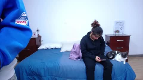 Sara  Juan online show from 10-30-25, 02:13