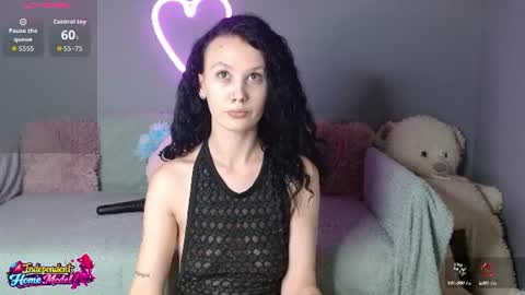 Snapshot of bea_doll chatting on 07-06-26, 01:24 Bea online show from 07-06-26, 01:24