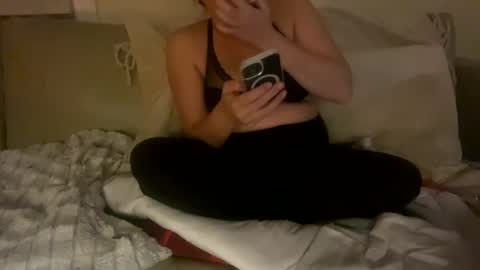 Snapshot of beachymilf chatting on 10-21-25, 02:12 BeachyMILF online show from 10-21-25, 02:12