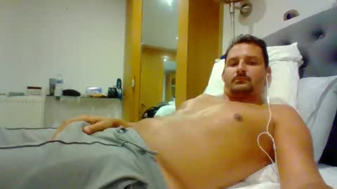 Snapshot of bearboudior chatting on 06-17-26, 10:39 bearboudior online show from 06-17-26, 10:39