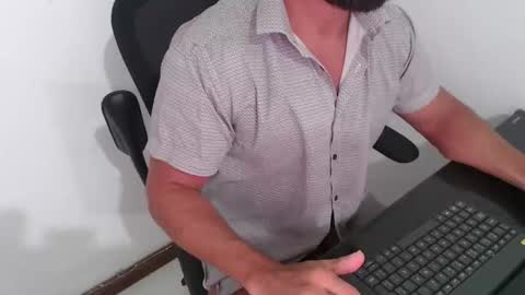 Snapshot of beard_top_guy chatting on 03-19-26, 11:03 Beard Guy online show from 03-19-26, 11:03