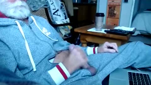 Snapshot of beardbushy chatting on 12-27-24, 03:15 beardbushy online show from 12-27-24, 03:15