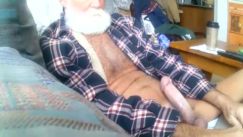 Snapshot of beardbushy chatting on 02-18-25, 02:27 beardbushy online show from 02-18-25, 02:27