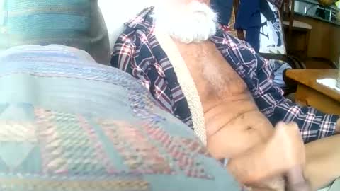 Snapshot of beardbushy chatting on 02-26-25, 03:30 beardbushy online show from 02-26-25, 03:30