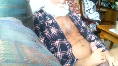 Snapshot of beardbushy chatting on 02-27-25, 04:10 beardbushy online show from 02-27-25, 04:10