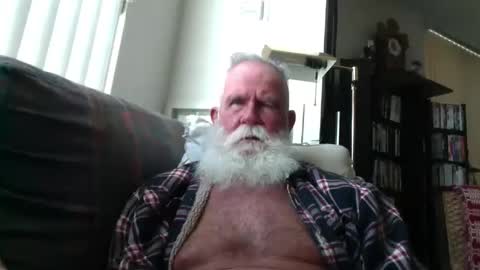 Snapshot of beardbushy chatting on 09-14-25, 03:44 beardbushy online show from 09-14-25, 03:44