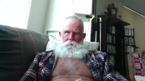 Snapshot of beardbushy chatting on 09-21-25, 03:46 beardbushy online show from 09-21-25, 03:46