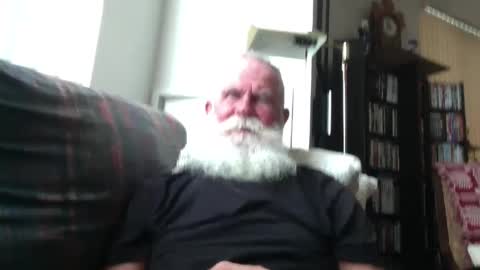 Snapshot of beardbushy chatting on 09-27-25, 04:12 beardbushy online show from 09-27-25, 04:12