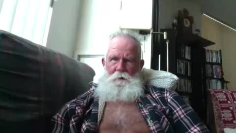 Snapshot of beardbushy chatting on 10-05-25, 04:27 beardbushy online show from 10-05-25, 04:27