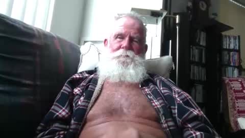 Snapshot of beardbushy chatting on 10-12-25, 05:56 beardbushy online show from 10-12-25, 05:56