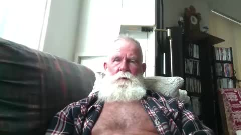 Snapshot of beardbushy chatting on 10-23-25, 02:16 beardbushy online show from 10-23-25, 02:16