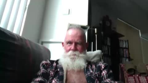 Snapshot of beardbushy chatting on 10-27-25, 04:11 beardbushy online show from 10-27-25, 04:11