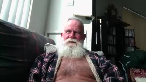 Snapshot of beardbushy chatting on 11-02-25, 05:15 beardbushy online show from 11-02-25, 05:15
