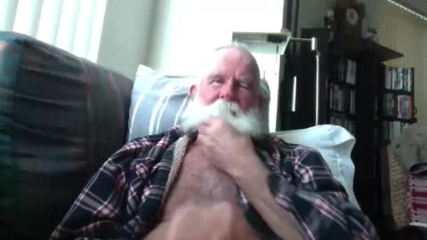 Snapshot of beardbushy chatting on 05-04-26, 02:24 beardbushy online show from 05-04-26, 02:24