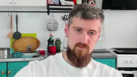 Snapshot of bearded_legend chatting on 07-22-26, 04:37 Zeus online show from 07-22-26, 04:37