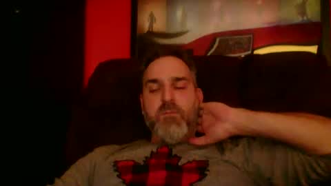 Snapshot of beardedambition chatting on 10-18-25, 04:15 beardedambition online show from 10-18-25, 04:15