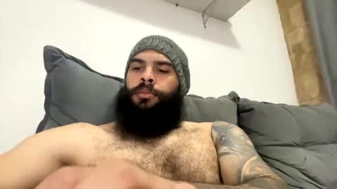 Snapshot of beardmax chatting on 02-12-26, 07:36 Min online show from 02-12-26, 07:36