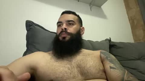 Snapshot of beardmax chatting on 03-25-26, 10:16 Min online show from 03-25-26, 10:16