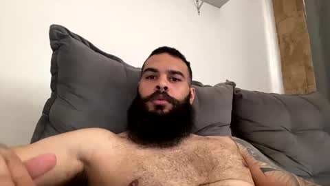 Snapshot of beardmax chatting on 04-15-26, 05:31 Min online show from 04-15-26, 05:31