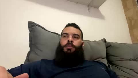Snapshot of beardmax chatting on 04-17-26, 12:02 Min online show from 04-17-26, 12:02