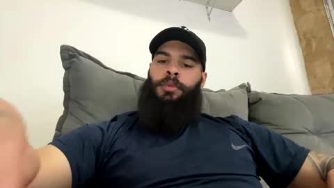 Snapshot of beardmax chatting on 04-17-26, 12:41 Min online show from 04-17-26, 12:41