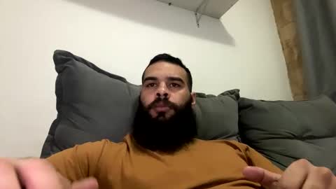 Snapshot of beardmax chatting on 04-21-26, 11:29 Min online show from 04-21-26, 11:29