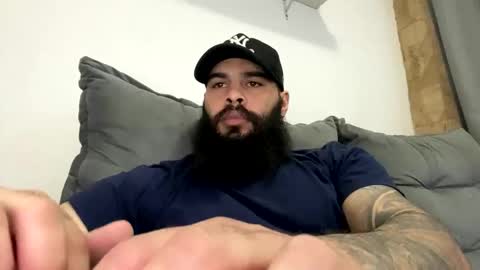 Snapshot of beardmax chatting on 04-23-26, 08:11 Min online show from 04-23-26, 08:11