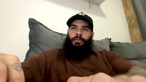 Snapshot of beardmax chatting on 04-27-26, 05:27 Min online show from 04-27-26, 05:27