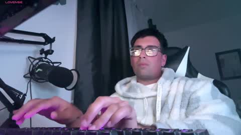 Snapshot of beastandbeauty0313 chatting on 12-24-24, 06:55 Beastandbeauty0313 online show from 12-24-24, 06:55