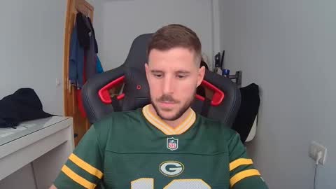 Snapshot of beastcumcam chatting on 02-14-26, 03:42 beastcumcam online show from 02-14-26, 03:42