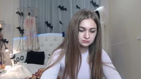 Snapshot of beataangel chatting on 10-19-25, 06:14 beataangel online show from 10-19-25, 06:14