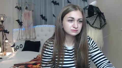 Snapshot of beataangel chatting on 10-21-25, 06:36 beataangel online show from 10-21-25, 06:36