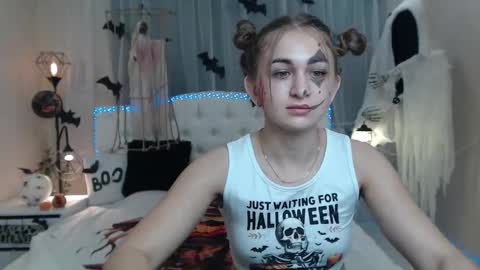 Snapshot of beataangel chatting on 10-31-25, 08:15 beataangel online show from 10-31-25, 08:15