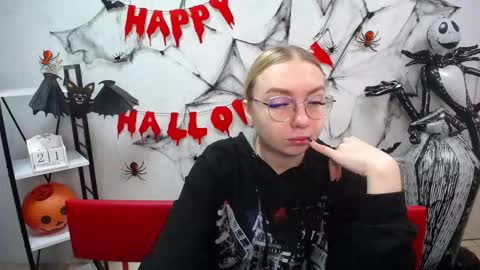 BeatriceFlyy online show from 10-22-25, 11:43