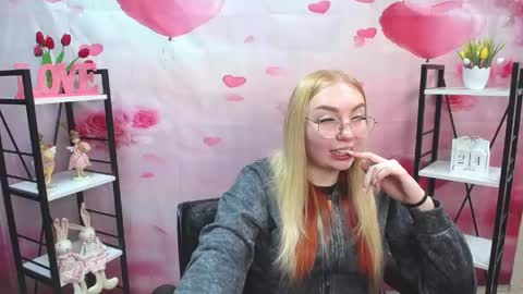 BeatriceFlyy online show from 04-25-26, 01:41