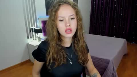 Snapshot of beatricewild chatting on 09-19-25, 10:49 BeatriceWild online show from 09-19-25, 10:49