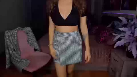 Snapshot of beatricewild chatting on 09-22-25, 11:23 BeatriceWild online show from 09-22-25, 11:23