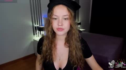 Snapshot of beatricewild chatting on 10-09-25, 11:41 BeatriceWild online show from 10-09-25, 11:41