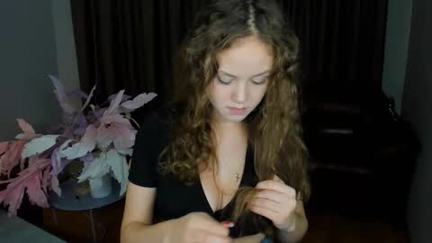 Snapshot of beatricewild chatting on 11-06-25, 11:11 BeatriceWild online show from 11-06-25, 11:11