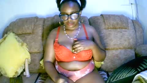Snapshot of beautifulpeach2 chatting on 12-13-24, 08:15 beautifulpeach2 online show from 12-13-24, 08:15