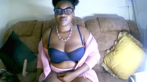 Snapshot of beautifulpeach2 chatting on 12-23-24, 01:40 beautifulpeach2 online show from 12-23-24, 01:40