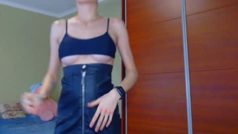 Snapshot of beauty_fruity chatting on 02-16-25, 08:32 Maria online show from 02-16-25, 08:32