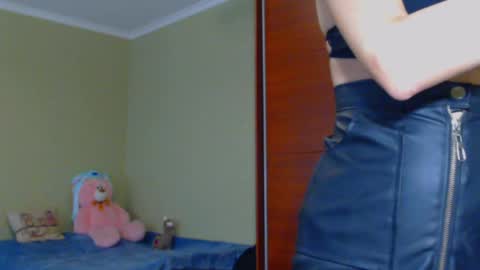 Snapshot of beauty_fruity chatting on 02-17-25, 09:13 Maria online show from 02-17-25, 09:13