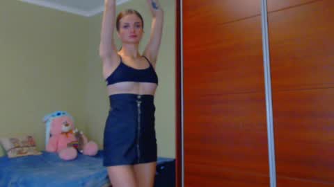 Snapshot of beauty_fruity chatting on 02-22-25, 12:08 Maria online show from 02-22-25, 12:08