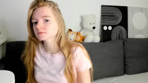 Snapshot of beauty_ho chatting on 02-04-26, 03:45 Juli online show from 02-04-26, 03:45