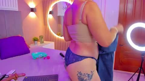 Snapshot of beauty_milf4 chatting on 12-14-24, 07:25 Chantall online show from 12-14-24, 07:25
